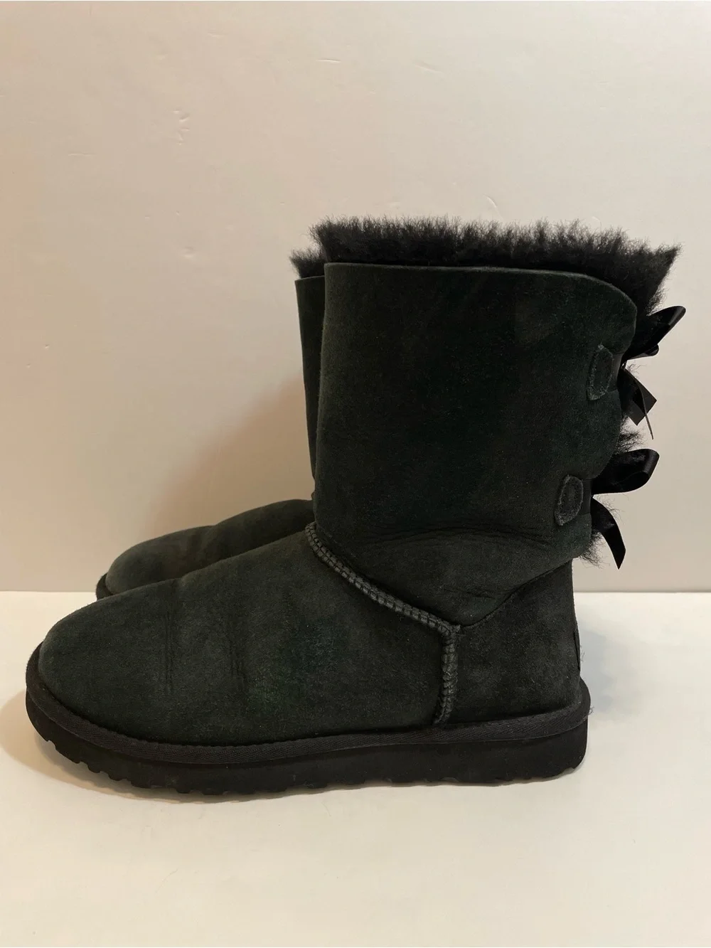 UGG Women's Bailey Bow II Black Shearling Boots Size 8